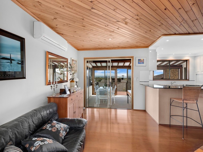 1 Seaspray Close, Bateau Bay NSW 2261