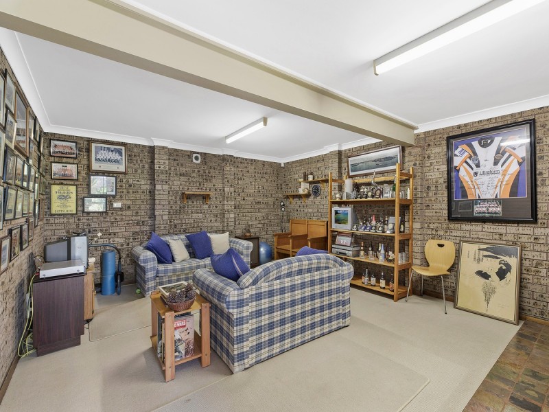 1 Seaspray Close, Bateau Bay NSW 2261