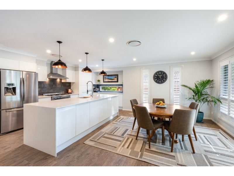 5 Jean Norman Close, Wyoming NSW 2250