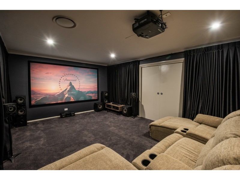 5 Jean Norman Close, Wyoming NSW 2250