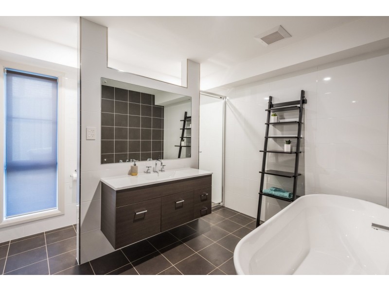 5 Jean Norman Close, Wyoming NSW 2250