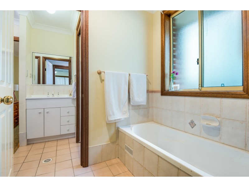2/5 Day Dawn Place, Erina NSW 2250