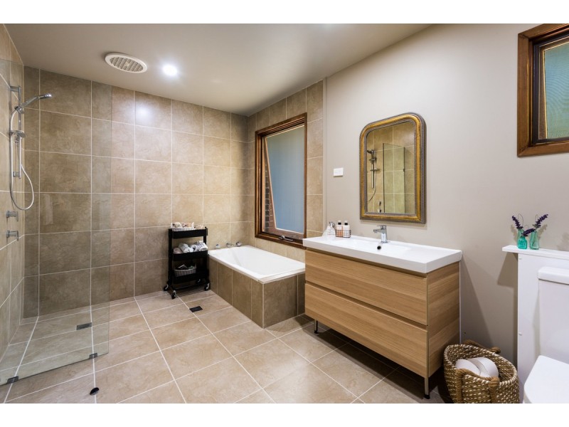 8 Riatta Street, Erina NSW 2250