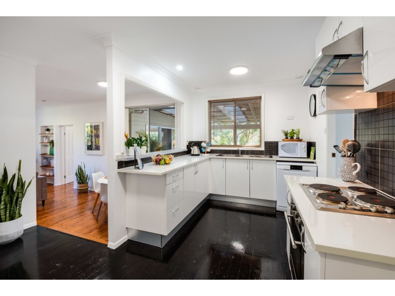 15 Mindaree Avenue, Wyoming NSW 2250