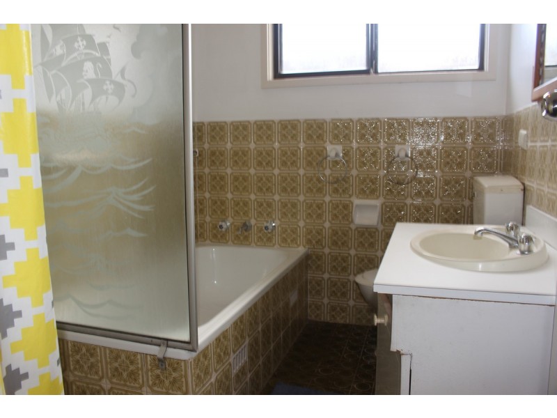 7 Barralong Road, Erina NSW 2250