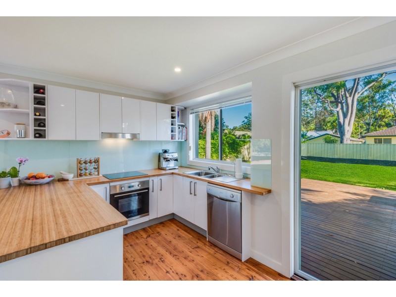 11 Buckingham Road, Berkeley Vale NSW 2261