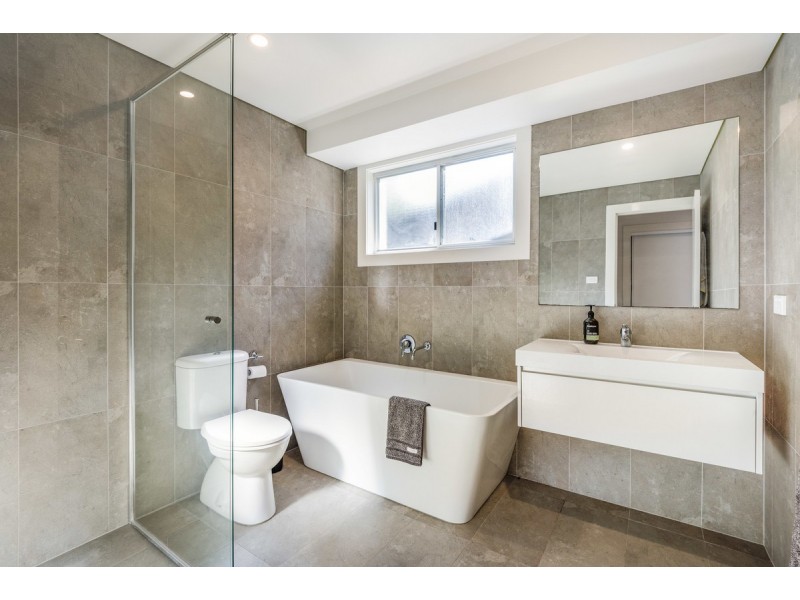 11 Buckingham Road, Berkeley Vale NSW 2261