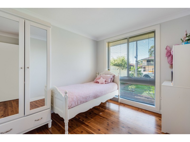 11 Buckingham Road, Berkeley Vale NSW 2261