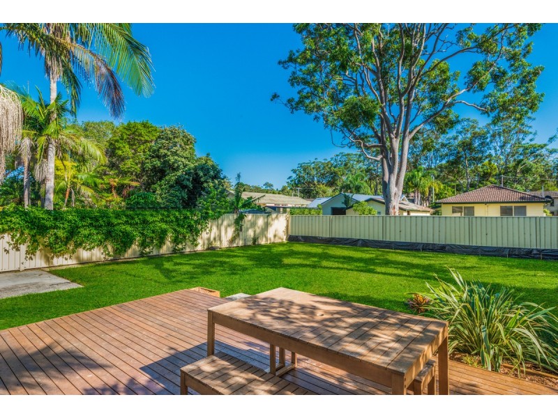 11 Buckingham Road, Berkeley Vale NSW 2261