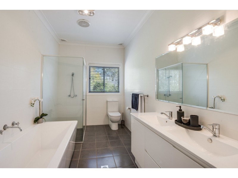 5 The Grove, Wyoming NSW 2250