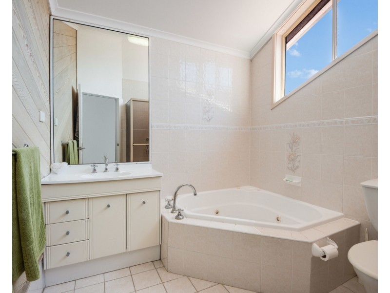 2/2 Harmony Close, Green Point NSW 2251