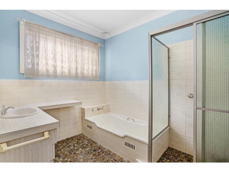 4 Della Close, Narara NSW 2250