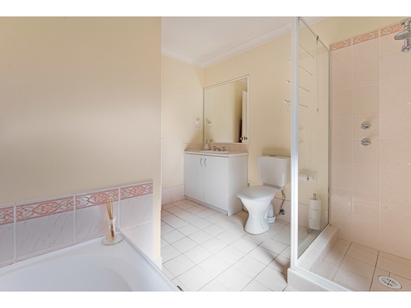 14 Woolybutt Crescent, Erina NSW 2250