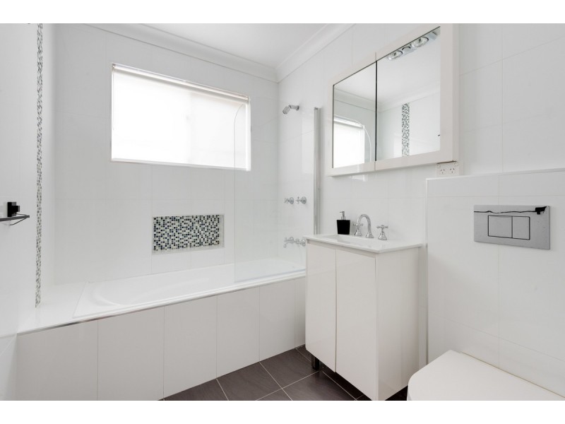 6 Dougal Drive, Wyoming NSW 2250