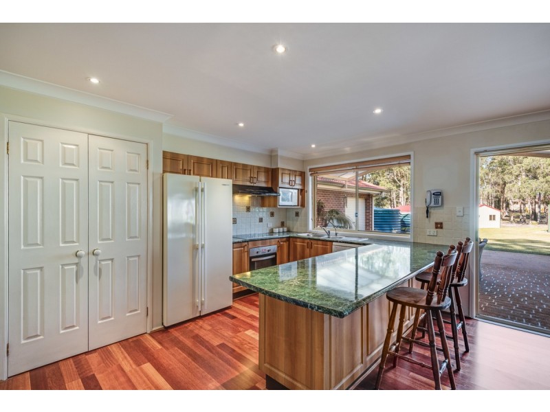 15 Holloway Drive, Jilliby NSW 2259