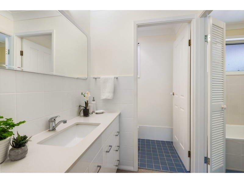 25 Calantha Drive, Wyoming NSW 2250