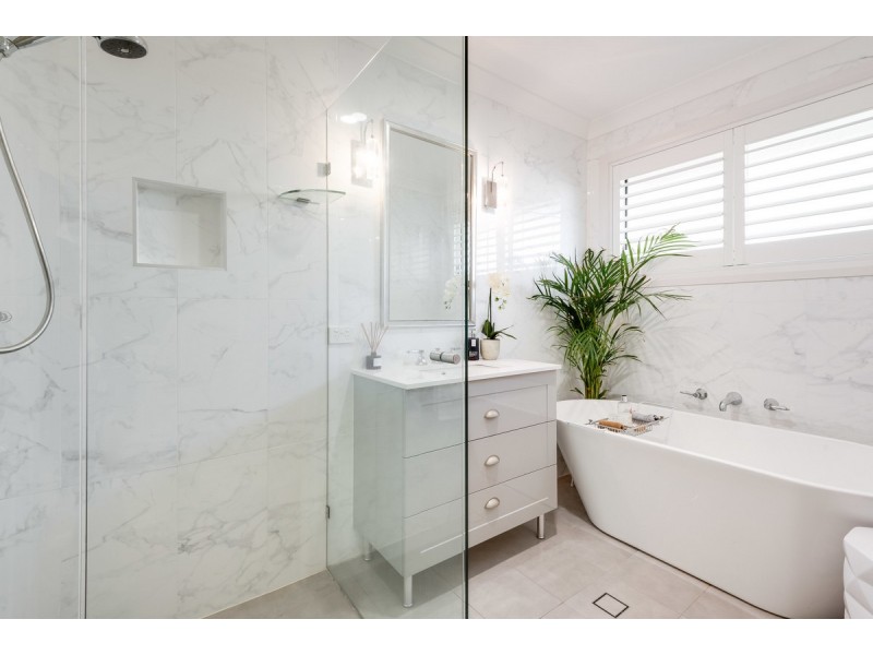 247 Avoca Drive, Green Point NSW 2251