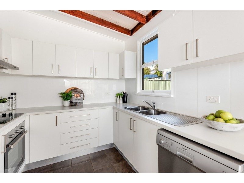 2A Robert Street, Wyoming NSW 2250