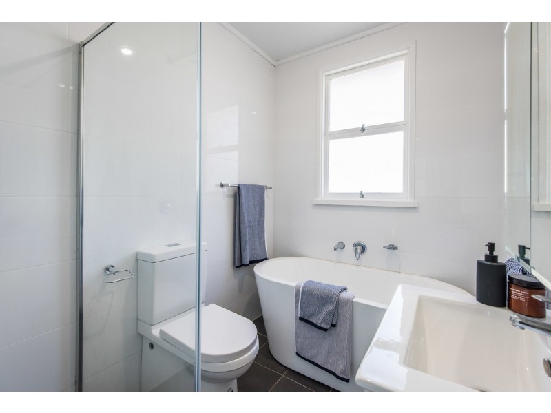 2A Robert Street, Wyoming NSW 2250