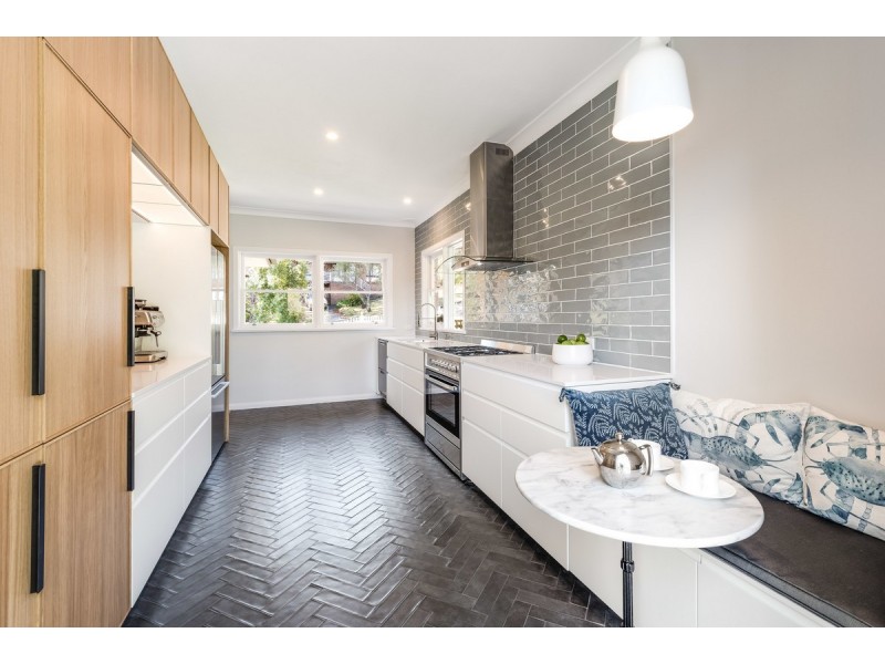 10 Angus Avenue, Wyoming NSW 2250