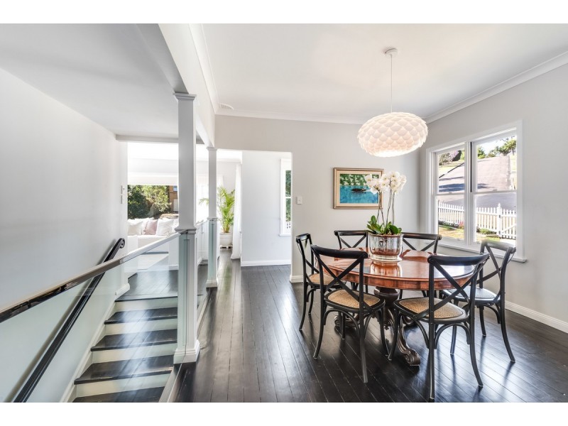 10 Angus Avenue, Wyoming NSW 2250