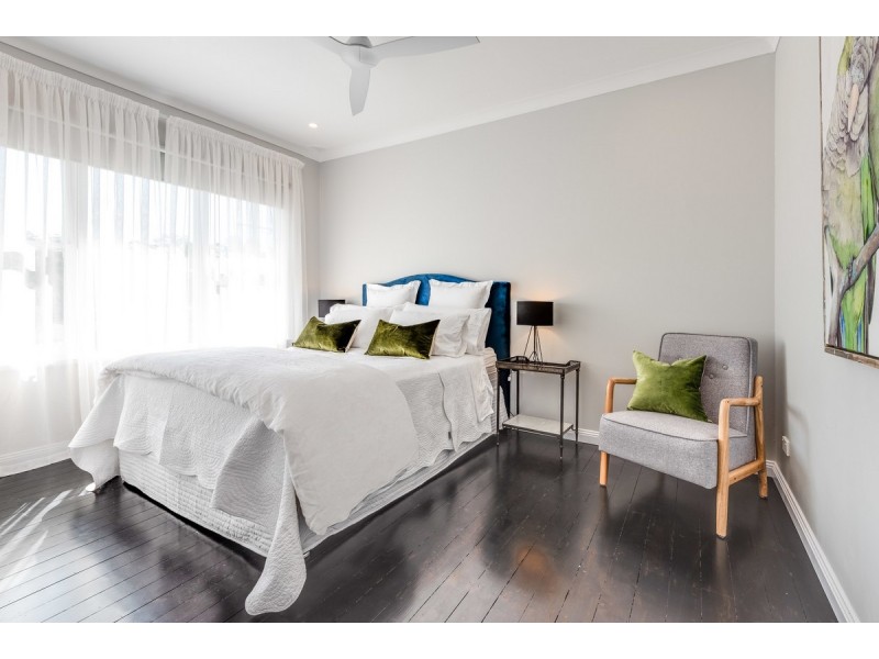 10 Angus Avenue, Wyoming NSW 2250