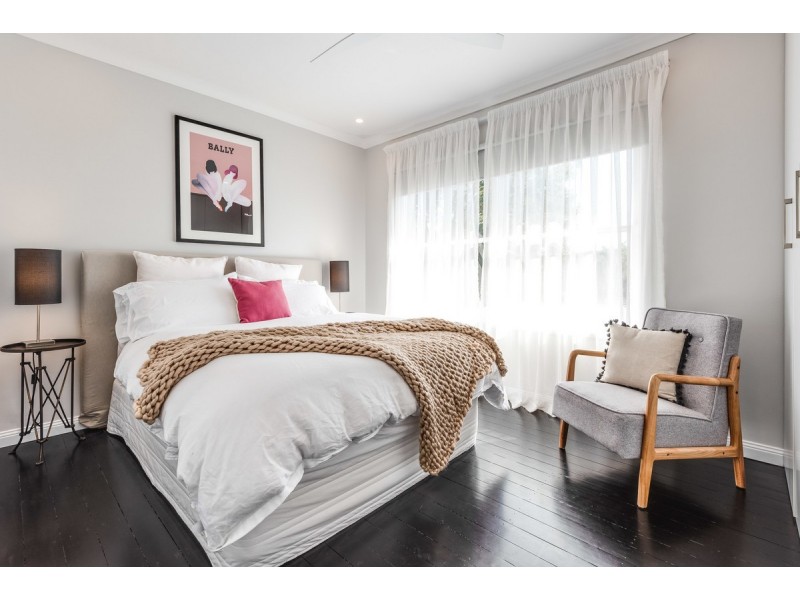 10 Angus Avenue, Wyoming NSW 2250