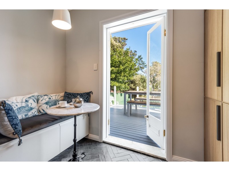 10 Angus Avenue, Wyoming NSW 2250