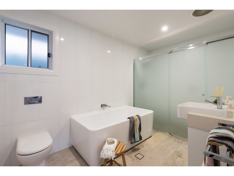 31 Kuburra Road, Erina NSW 2250