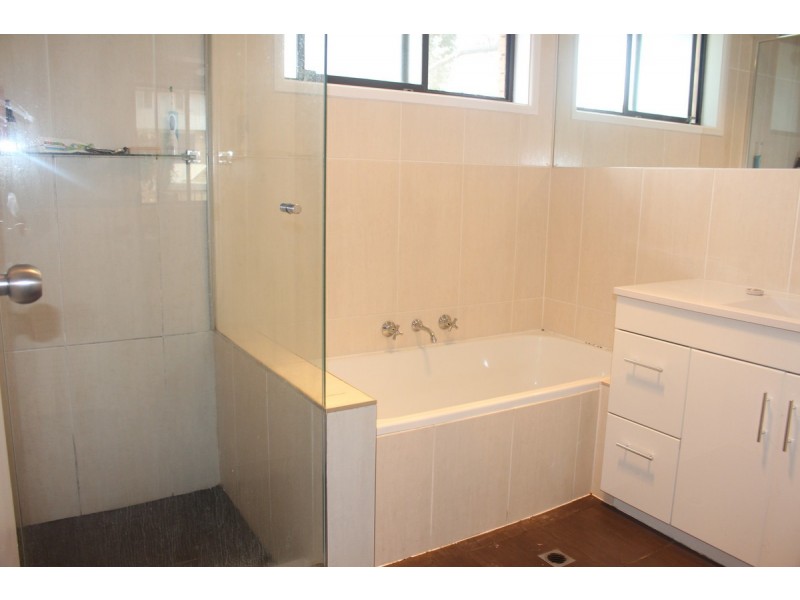 5 Rugby Close, Wyoming NSW 2250