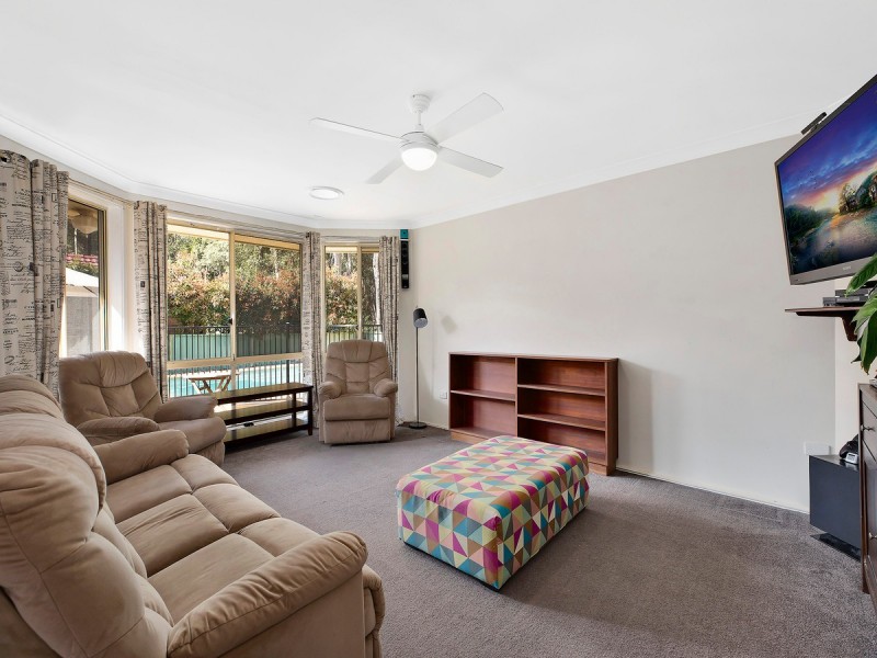 33 Bomaderry Crescent, Glenning Valley NSW 2261