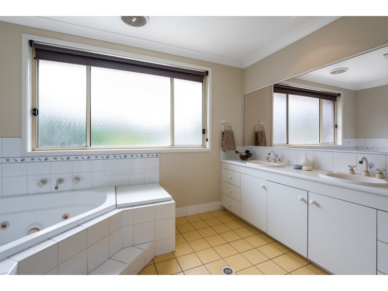 14 Burnside Close, Lisarow NSW 2250