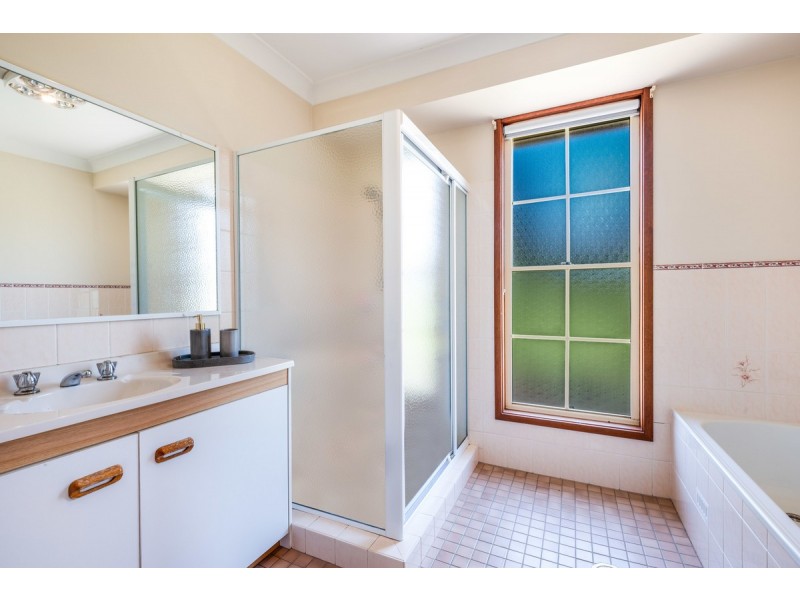 12 Warrambool Road, Wamberal NSW 2260