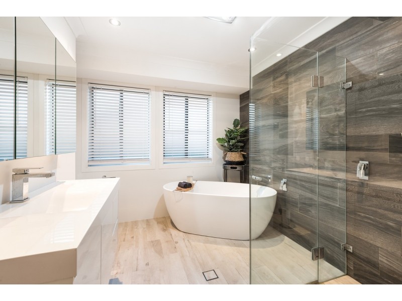 6 Kuburra Road, Erina NSW 2250