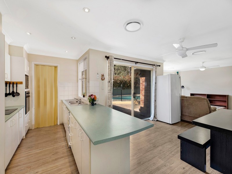 33 Bomaderry Crescent, Glenning Valley NSW 2261