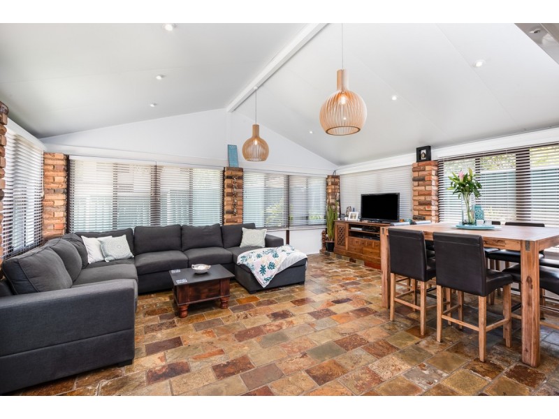 4 Bottlebrush Close, Wyoming NSW 2250
