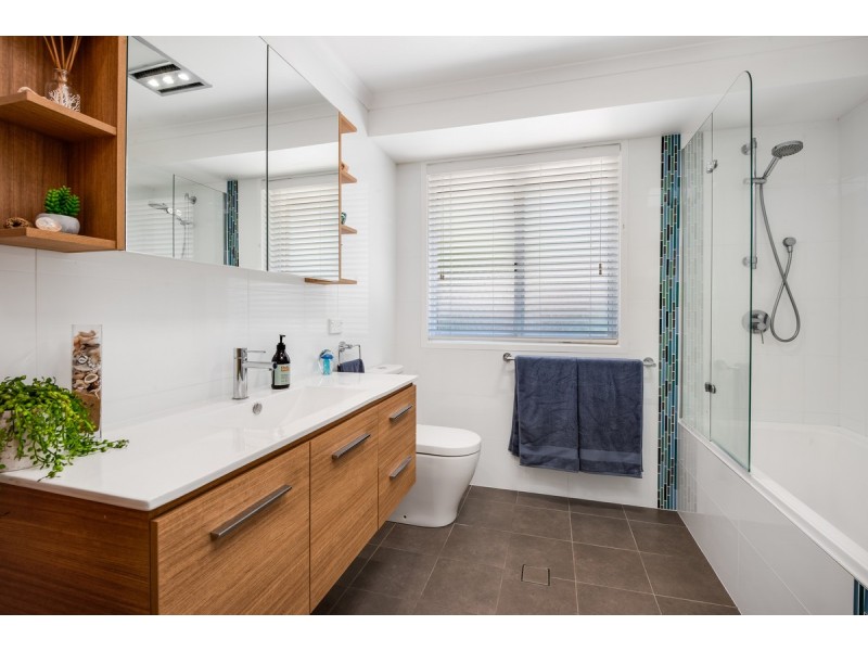 4 Bottlebrush Close, Wyoming NSW 2250
