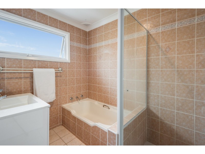 20 Larbonya Avenue, Wyoming NSW 2250