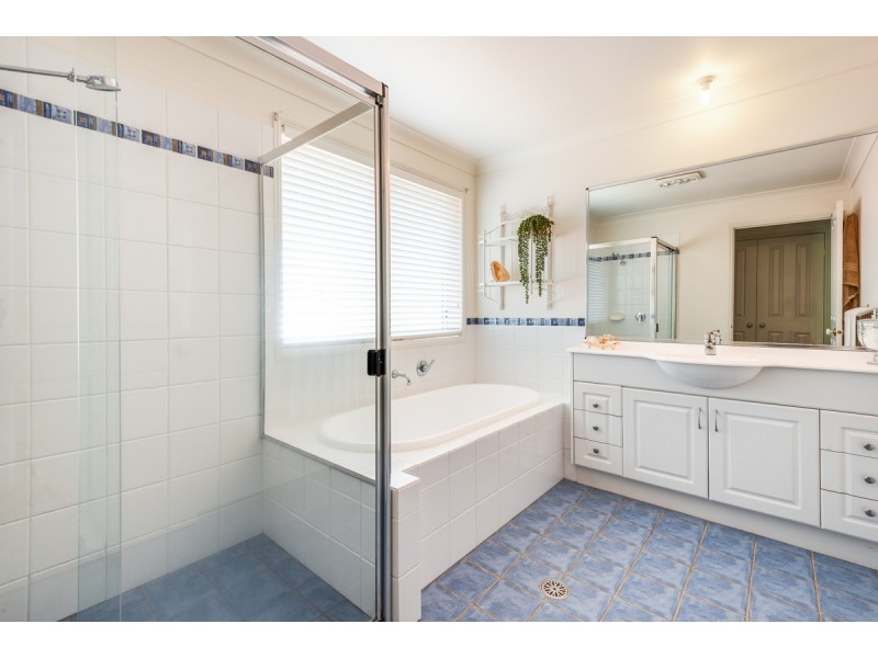 27 The Valley Way, Lisarow NSW 2250