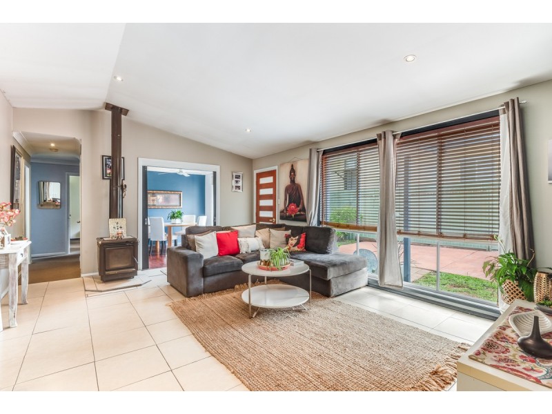 8a Chamberlain Road, Wyoming NSW 2250