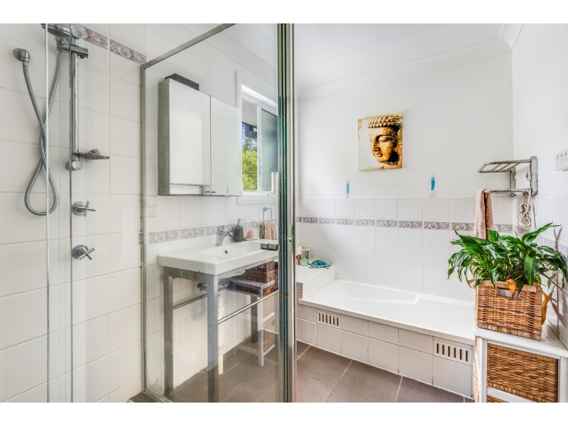 8a Chamberlain Road, Wyoming NSW 2250