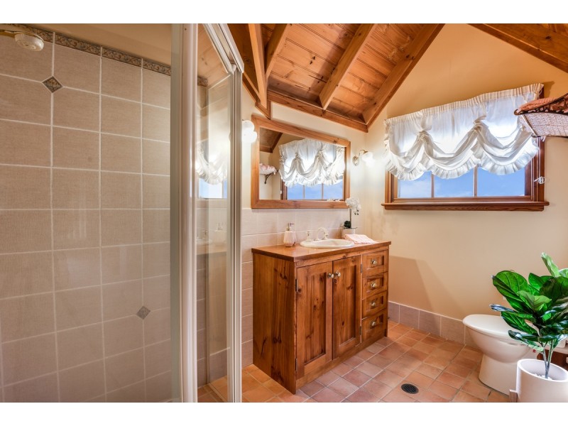 38 Pineridge Close, Lisarow NSW 2250