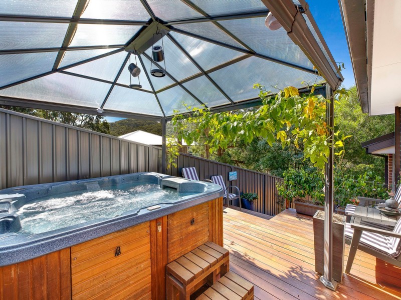 14 Jean Norman Close, Wyoming NSW 2250