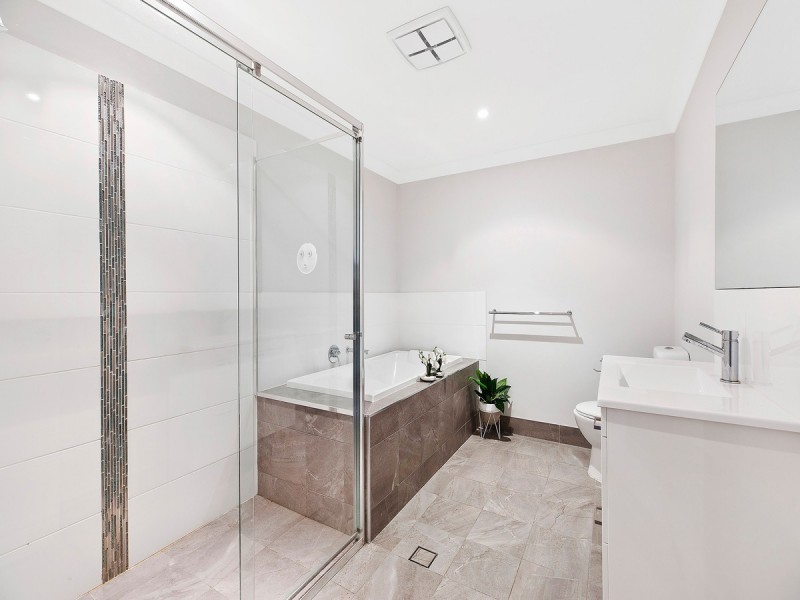 14 Jean Norman Close, Wyoming NSW 2250