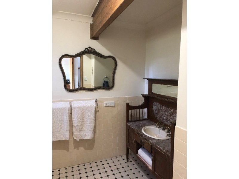 17 Plateau Road, North Gosford NSW 2250