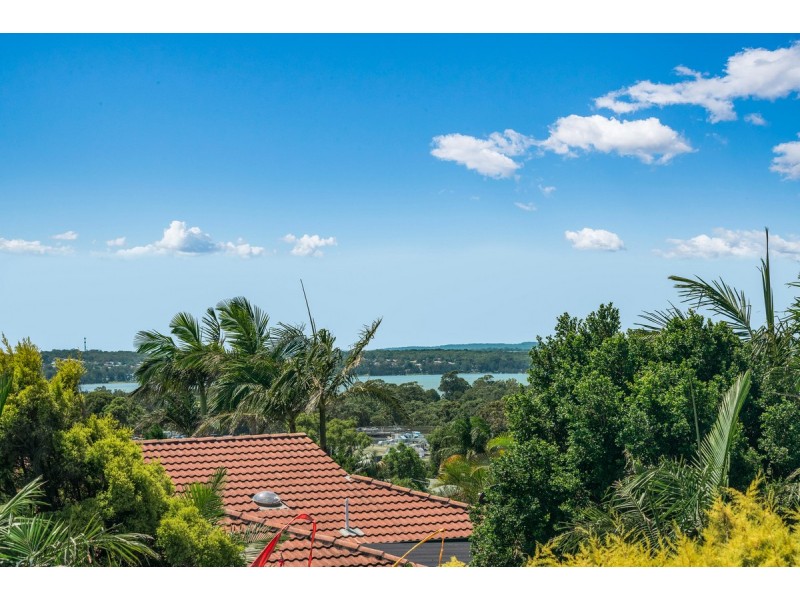 43 Christopher Crescent, Lake Haven NSW 2263