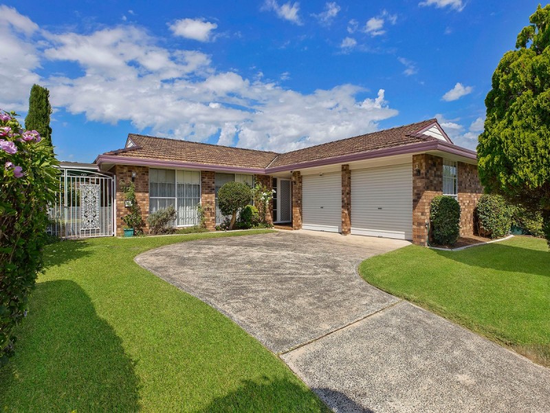 16 Henzel Road, Green Point NSW 2251