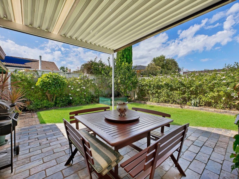 16 Henzel Road, Green Point NSW 2251
