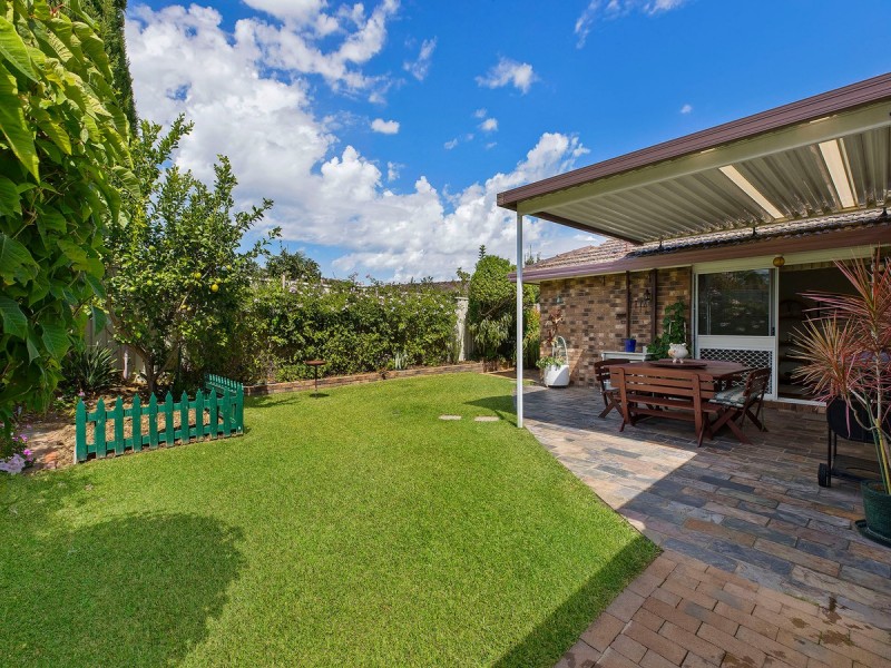 16 Henzel Road, Green Point NSW 2251