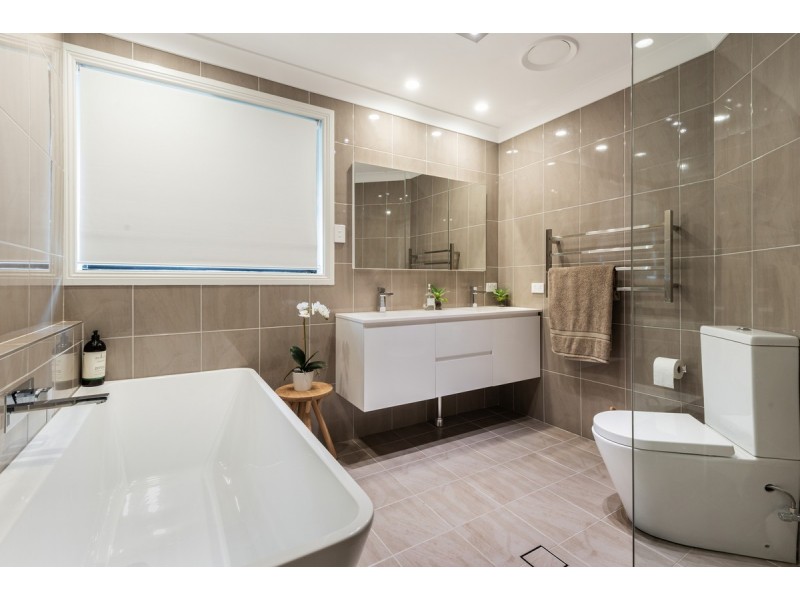 27 Thames Drive, Erina NSW 2250